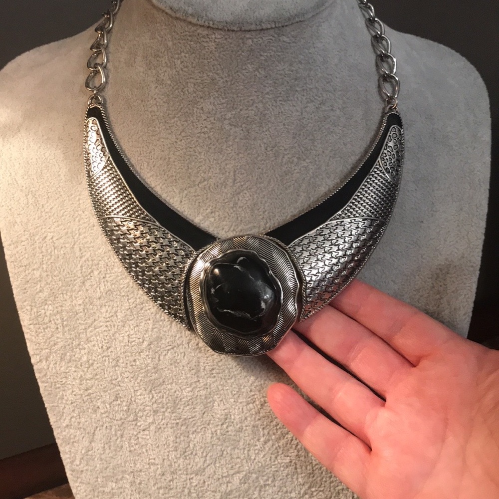 🆕 Gorgeous necklace and earrings set. - Picture 10 of 11